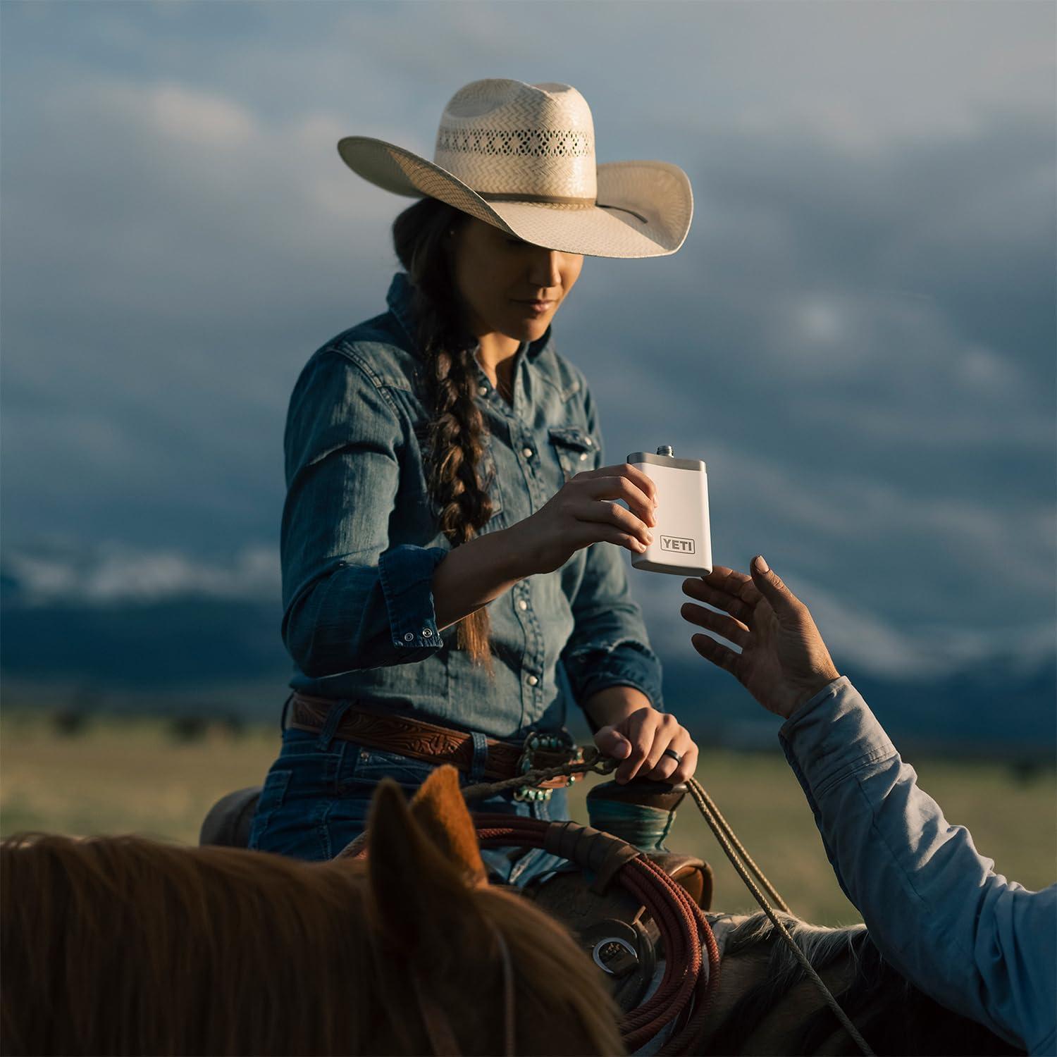 imageYETI 7 oz Flask and FunnelWhite